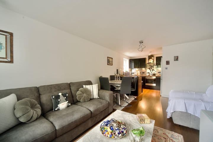 1 bedroom apartment for sale in London, United Kingdom - Image 6