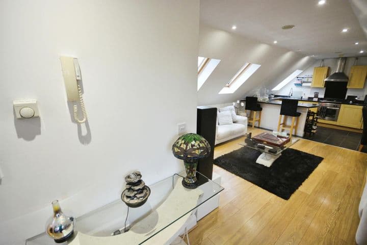 1 bedroom house for sale in Waltham Cross, United Kingdom - Image 6