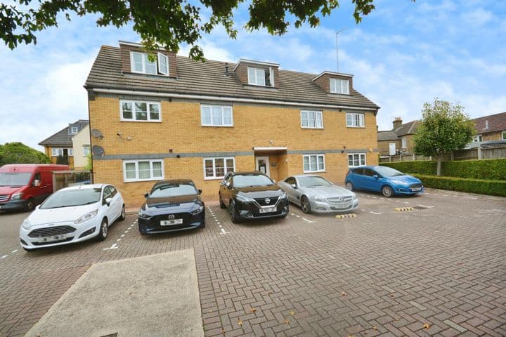 1 bedroom house for sale in Waltham Cross, United Kingdom - Image 2