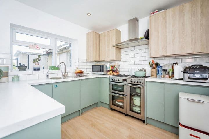 3 bedrooms house for sale in Rochester, United Kingdom - Image 2