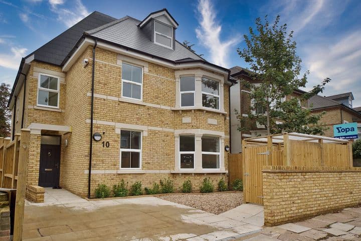 3 bedrooms apartment for sale in London, United Kingdom - Image 2