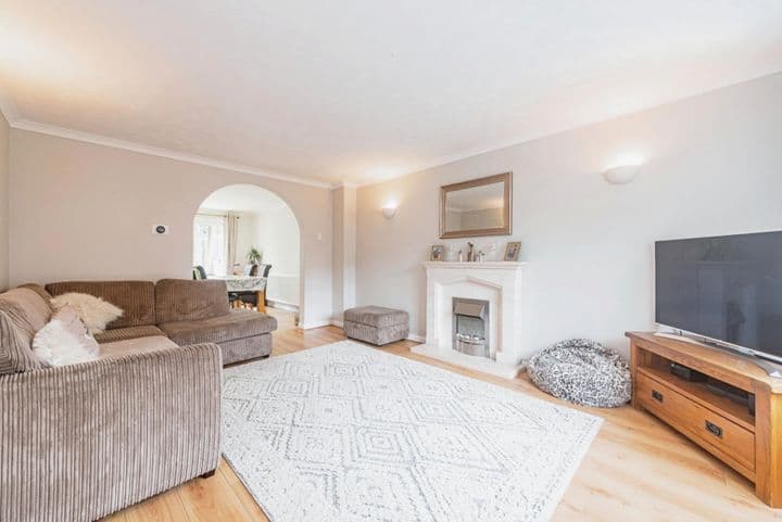 4 bedrooms house for sale in Basingstoke, United Kingdom - Image 2