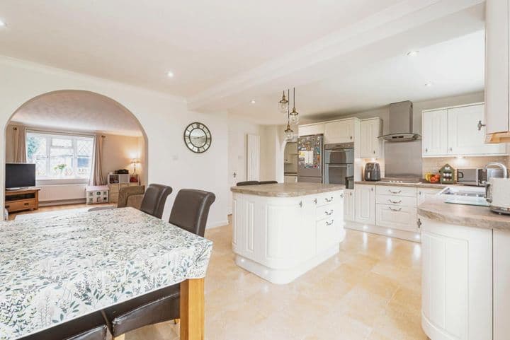 4 bedrooms house for sale in Basingstoke, United Kingdom - Image 3