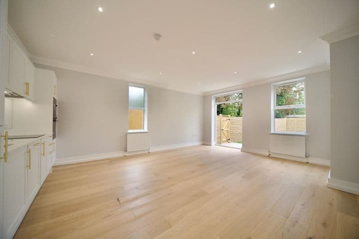 3 bedrooms apartment for sale in London, United Kingdom - Image 6