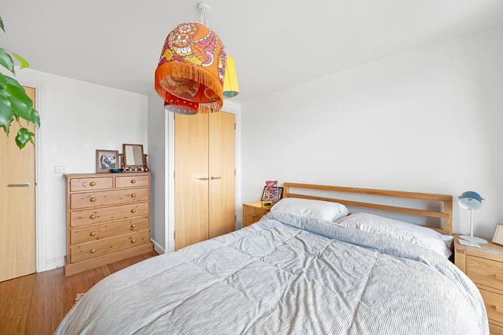 2 bedrooms apartment for sale in London, United Kingdom - Image 4