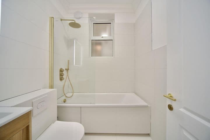 3 bedrooms apartment for sale in London, United Kingdom - Image 8