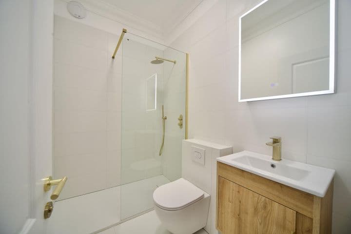 3 bedrooms apartment for sale in London, United Kingdom - Image 5