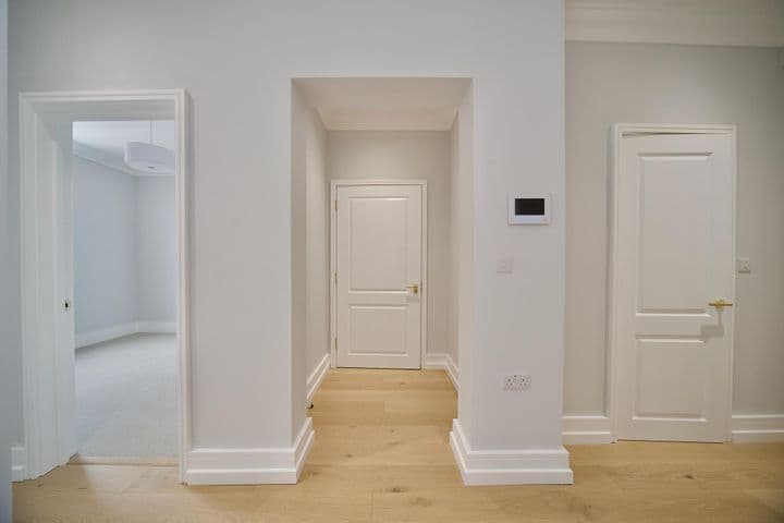 3 bedrooms apartment for sale in London, United Kingdom - Image 11