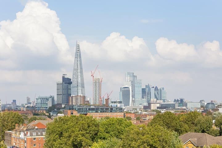 2 bedrooms apartment for sale in London, United Kingdom - Image 2