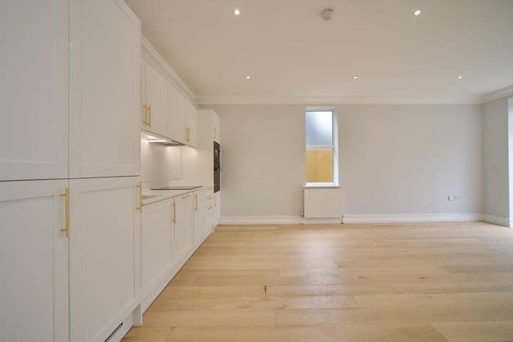 3 bedrooms apartment for sale in London, United Kingdom - Image 7