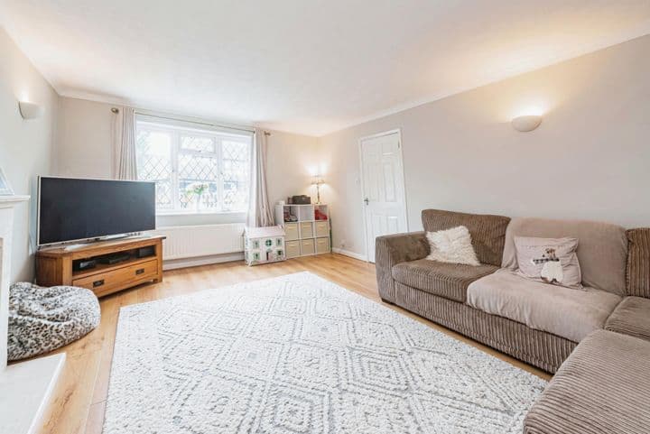 4 bedrooms house for sale in Basingstoke, United Kingdom - Image 7