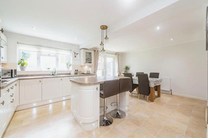 4 bedrooms house for sale in Basingstoke, United Kingdom - Image 8