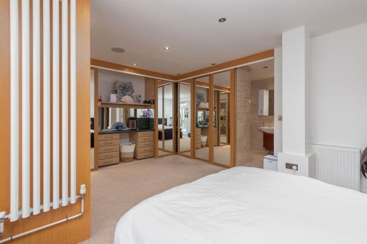 1 bedroom apartment for sale in Ashton-Under-Lyne, United Kingdom - Image 6