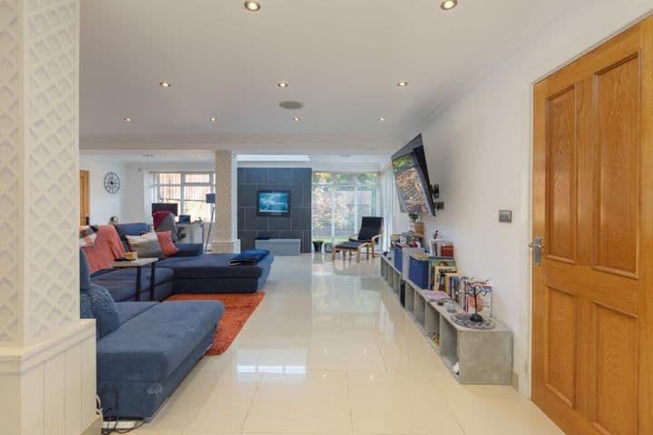 1 bedroom apartment for sale in Ashton-Under-Lyne, United Kingdom - Image 9