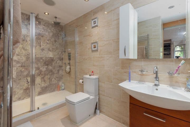 1 bedroom apartment for sale in Ashton-Under-Lyne, United Kingdom - Image 10