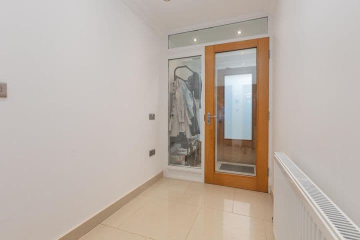 1 bedroom apartment for sale in Ashton-Under-Lyne, United Kingdom - Image 3