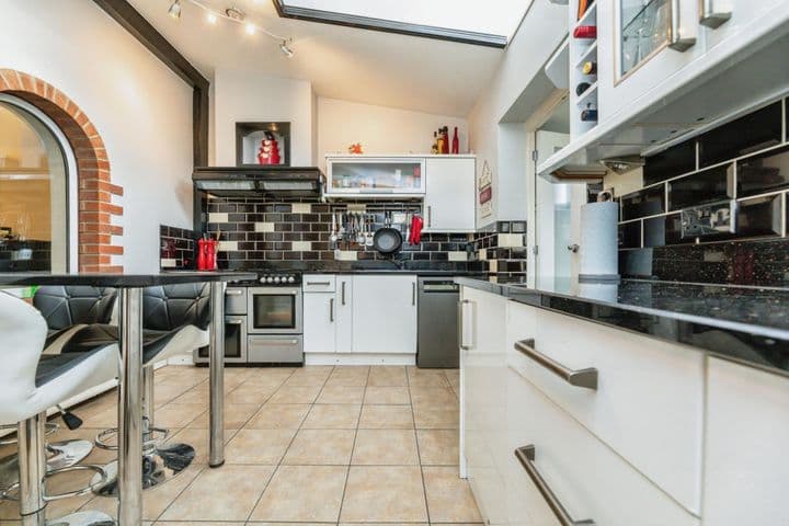 4 bedrooms house for sale in Rotherham, United Kingdom - Image 7