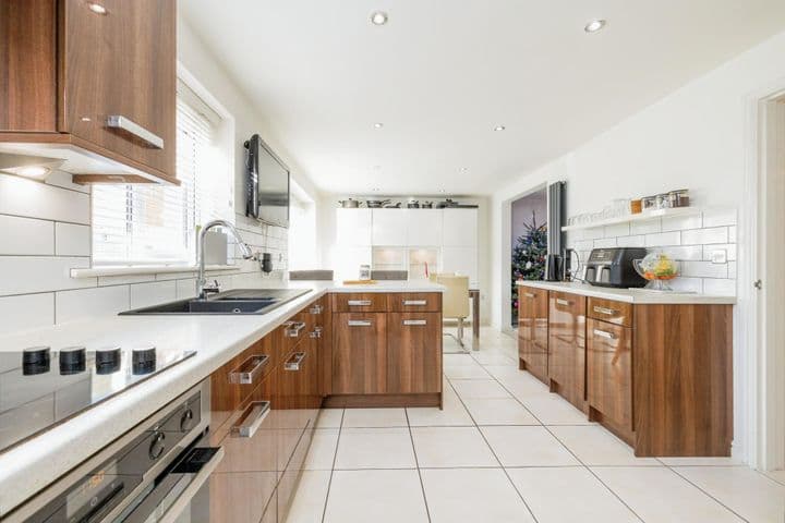 5 bedrooms house for sale in North Hykeham, United Kingdom - Image 2