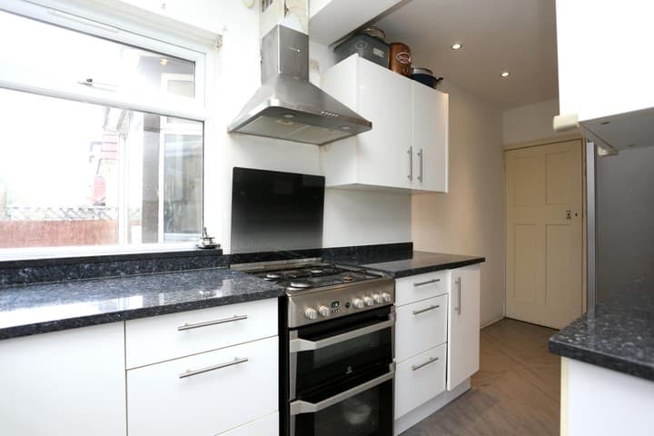 3 bedrooms house for sale in London, United Kingdom - Image 8