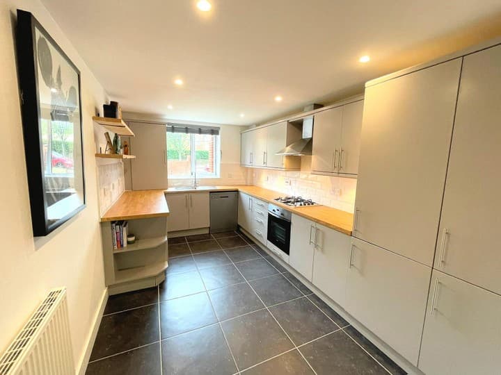 2 bedrooms apartment for sale in Maidenhead, United Kingdom - Image 4