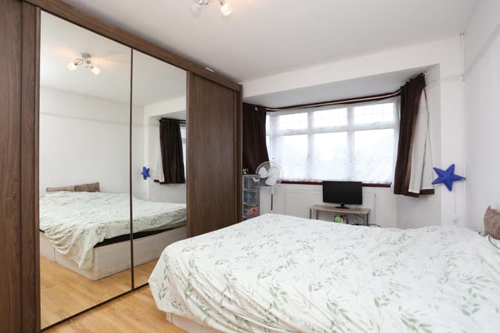 3 bedrooms house for sale in London, United Kingdom - Image 10