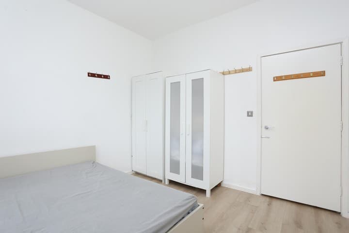 1 bedroom apartment for sale in London, United Kingdom - Image 6