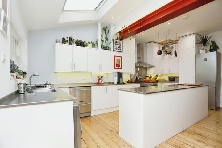 3 bedrooms house for sale in London, United Kingdom - Image 7