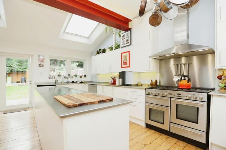 3 bedrooms house for sale in London, United Kingdom - Image 5