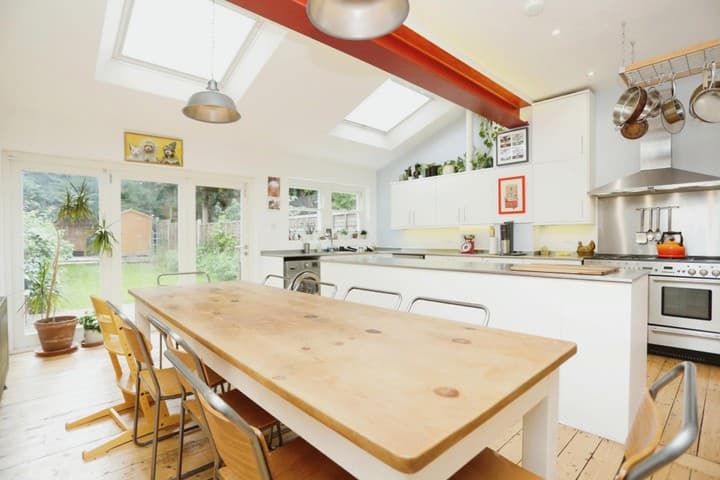 3 bedrooms house for sale in London, United Kingdom - Image 8