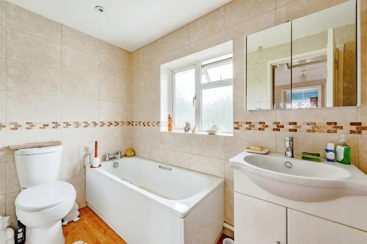 3 bedrooms house for sale in Horley, United Kingdom - Image 16