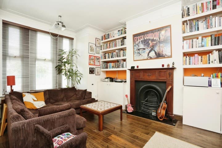 3 bedrooms house for sale in London, United Kingdom - Image 3