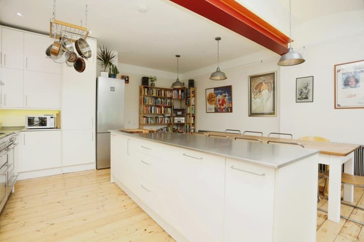 3 bedrooms house for sale in London, United Kingdom - Image 9