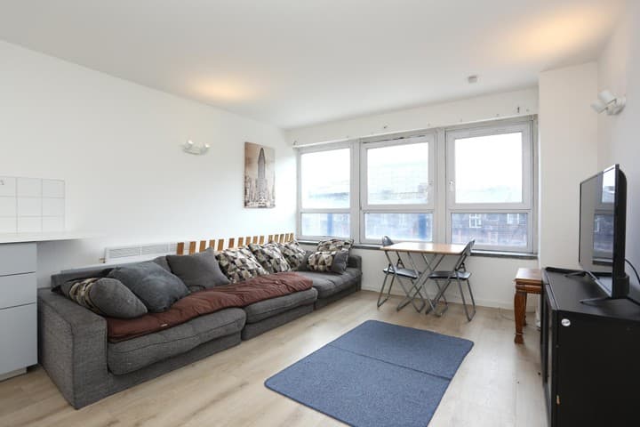 1 bedroom apartment for sale in London, United Kingdom - Image 3