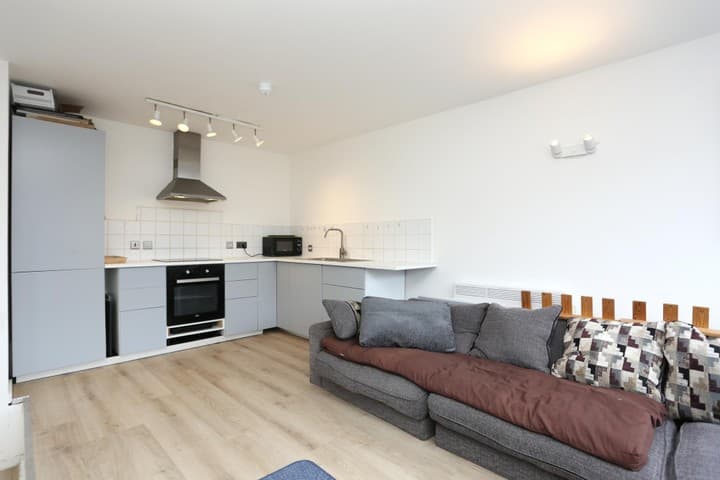 1 bedroom apartment for sale in London, United Kingdom - Image 2