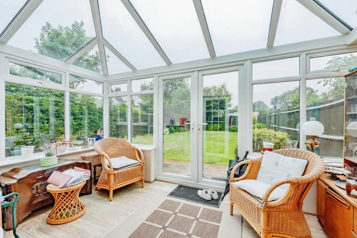 3 bedrooms house for sale in Horley, United Kingdom - Image 3