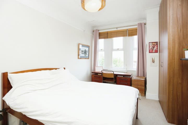 3 bedrooms house for sale in London, United Kingdom - Image 12