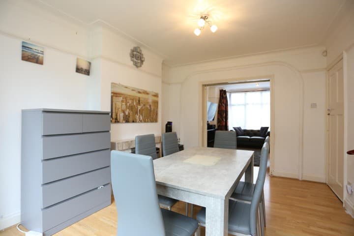 3 bedrooms house for sale in London, United Kingdom - Image 6