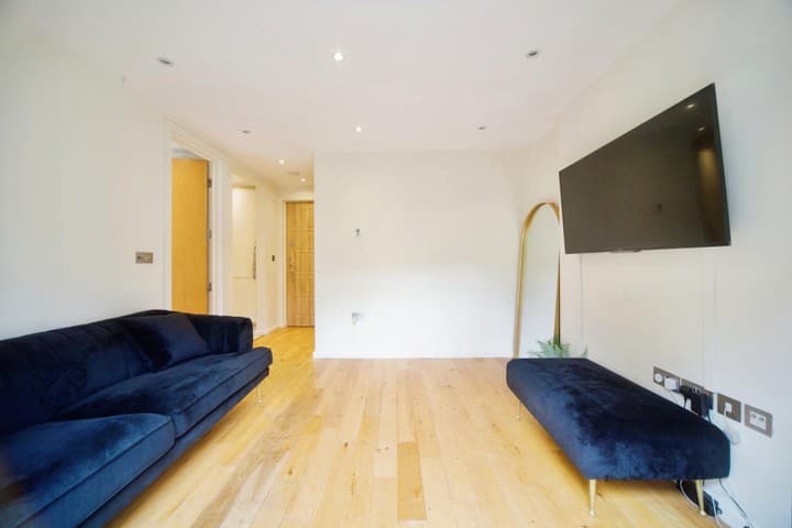 1 bedroom apartment for sale in London, United Kingdom - Image 8