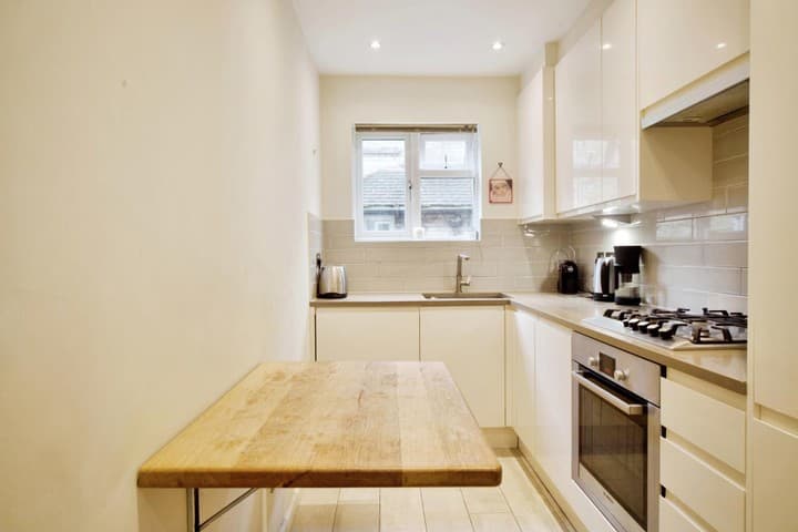 1 bedroom apartment for sale in London, United Kingdom - Image 18