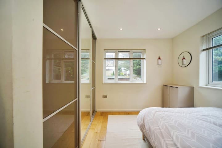 1 bedroom apartment for sale in London, United Kingdom - Image 11