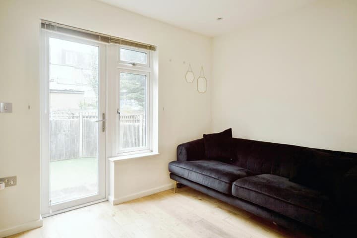 1 bedroom apartment for sale in London, United Kingdom - Image 7