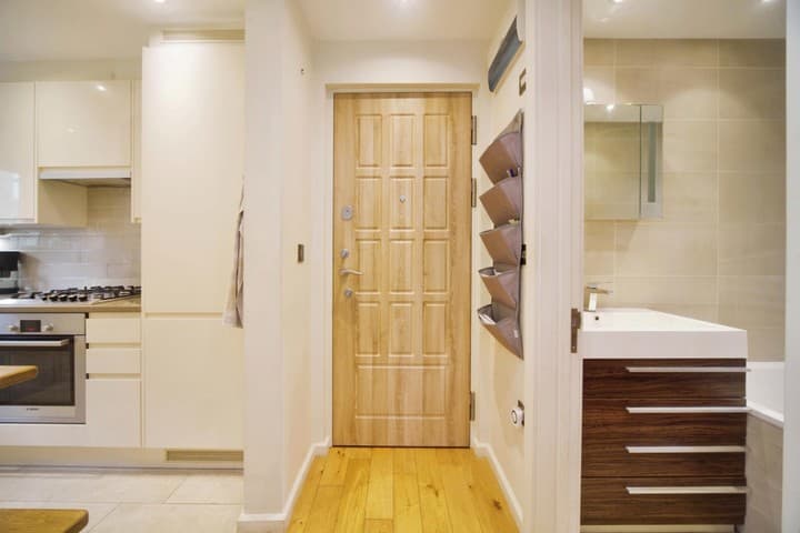 1 bedroom apartment for sale in London, United Kingdom - Image 16