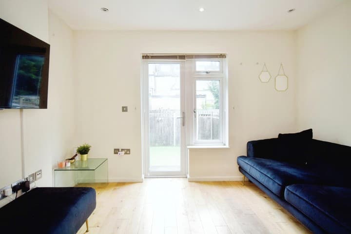 1 bedroom apartment for sale in London, United Kingdom - Image 6