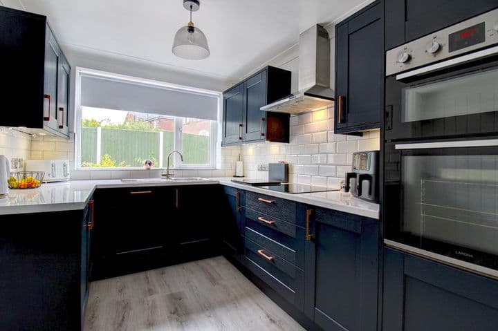 2 bedrooms house for sale in Cannock, United Kingdom - Image 3