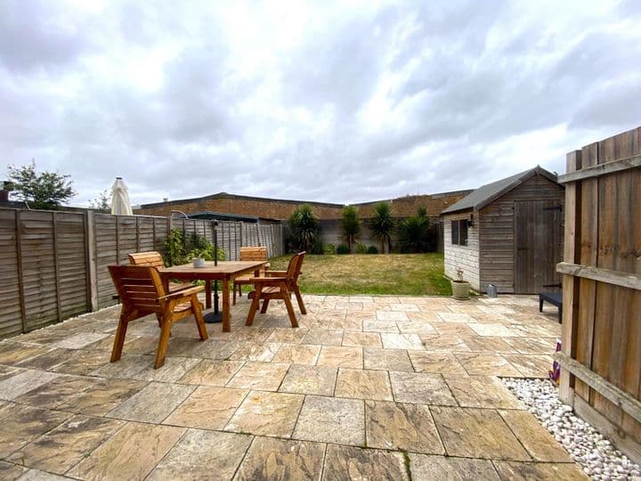 3 bedrooms house for sale in Southend-On-Sea, United Kingdom - Image 5