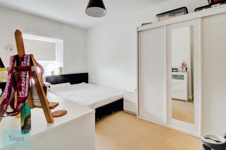 2 bedrooms apartment for sale in Luton, United Kingdom - Image 8