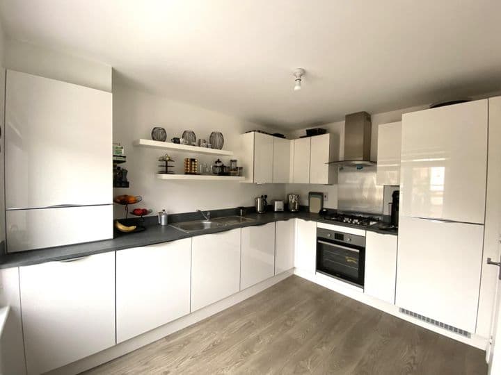 3 bedrooms house for sale in Southend-On-Sea, United Kingdom - Image 3