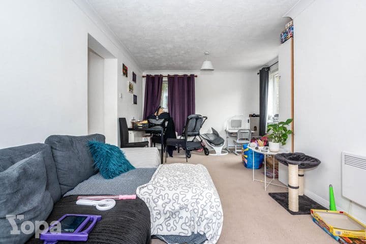 2 bedrooms apartment for sale in Erith, United Kingdom - Image 3