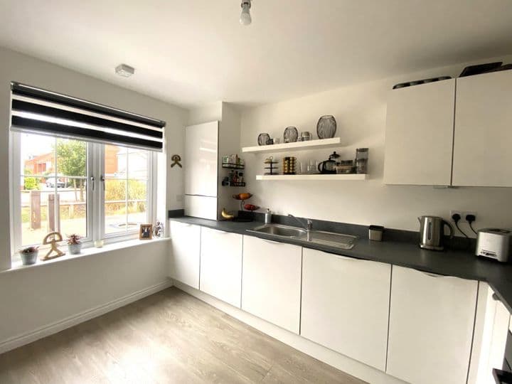 3 bedrooms house for sale in Southend-On-Sea, United Kingdom - Image 6