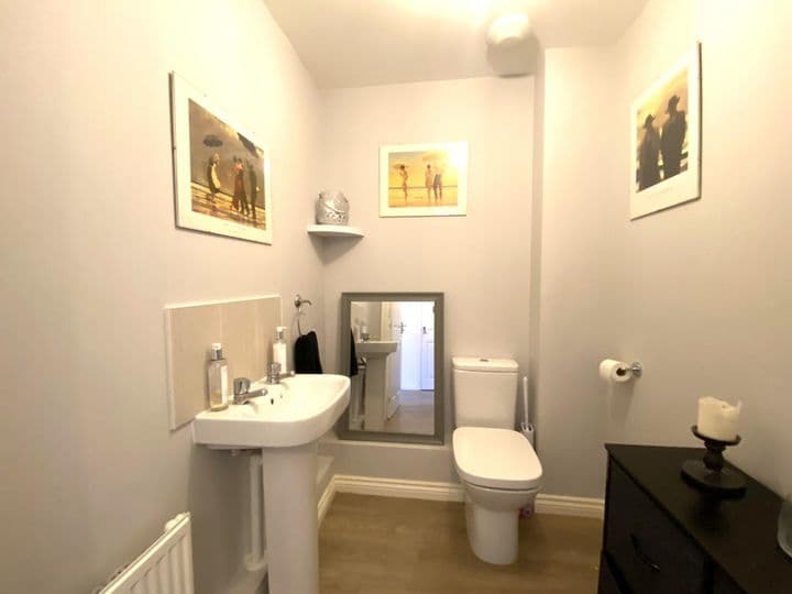 3 bedrooms house for sale in Southend-On-Sea, United Kingdom - Image 8